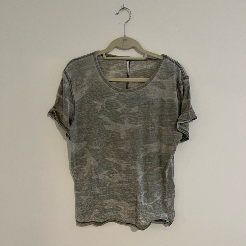 Free people S oversized camo t-shirt